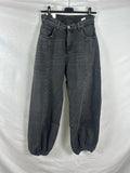 Pantalón oscuro puño